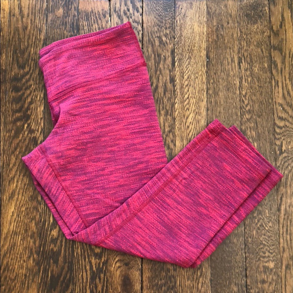 *SOLD* Lululemon Wunder Under Crops Space Dye